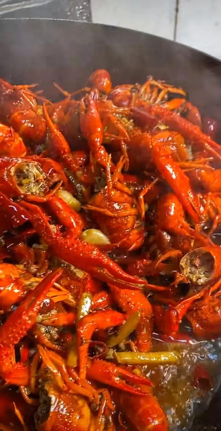麻辣龍蝦的做法及配料，讓你在家也能享受美味佳肴，在家也能享受美味佳肴，麻辣龍蝦做法及配料全攻略