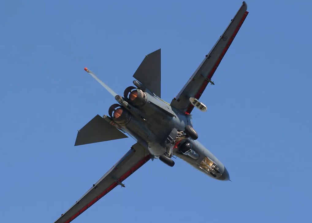 揭秘F-111戰(zhàn)斗機(jī)的傳奇故事，F(xiàn)-111戰(zhàn)斗機(jī)的傳奇之旅揭秘