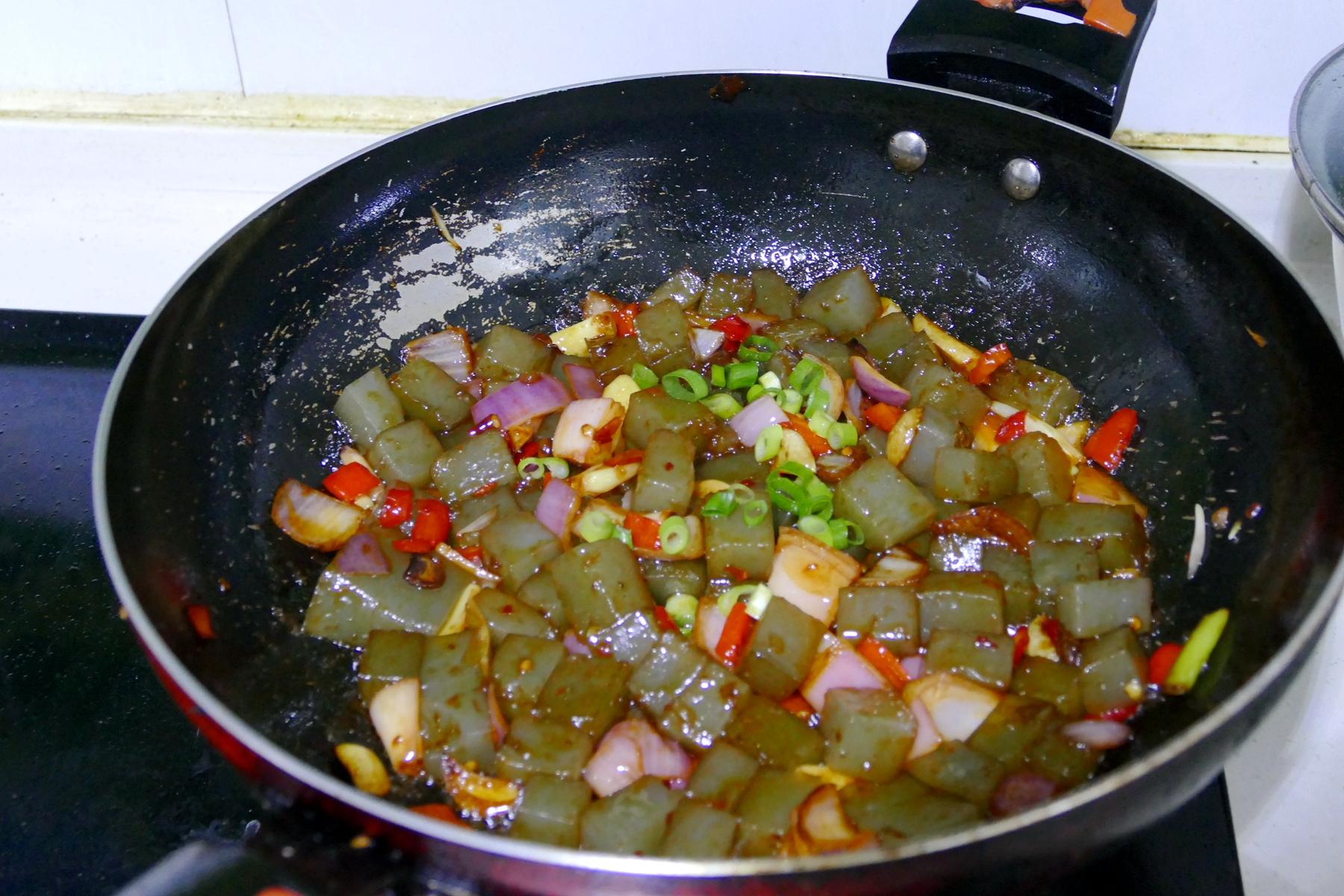 涼粉的美味秘訣，制作方法與技巧全解析，涼粉制作秘訣大揭秘，美味口感與制作技巧全攻略