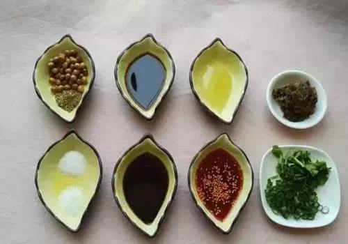 家常美味，酸辣粉的詳細做法與配方，家常美味，酸辣粉詳細制作教程與配方