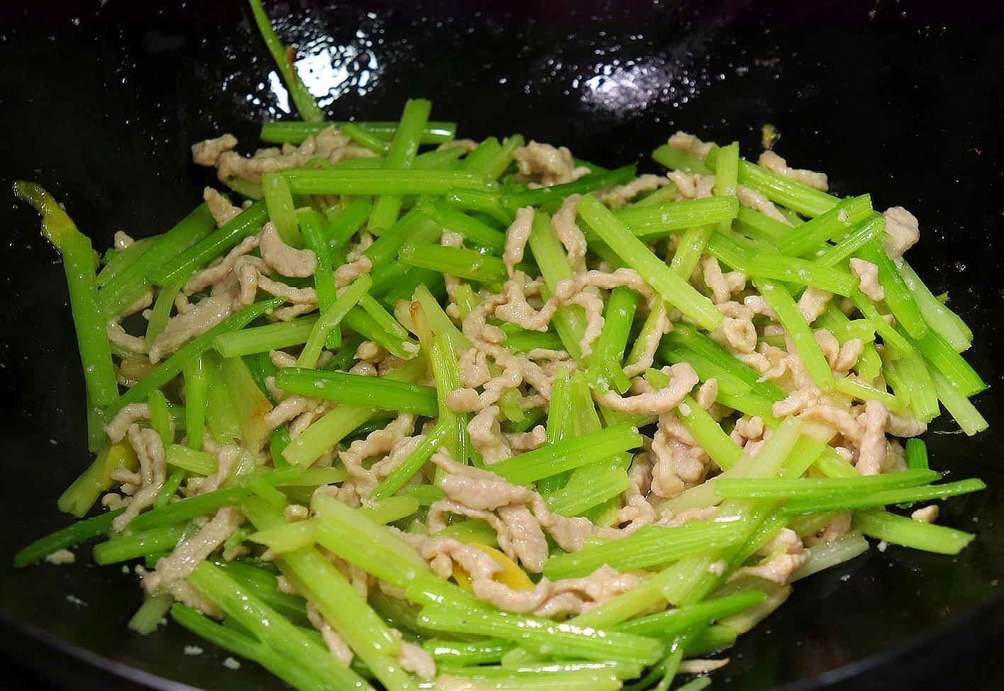 芹菜炒肉絲，家常美味做法詳解，家常美味，芹菜炒肉絲做法詳解