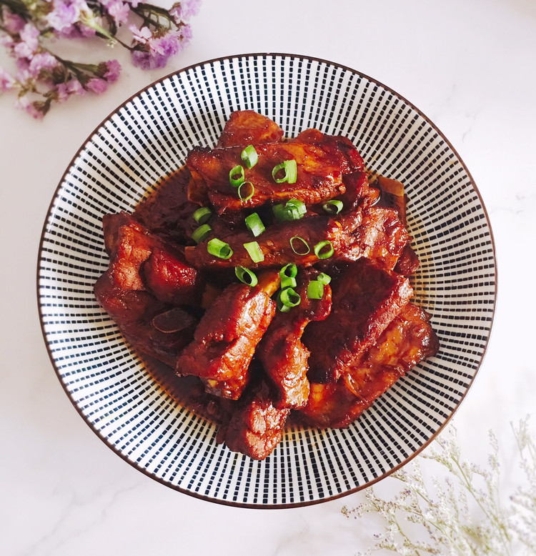 紅燒排骨做法，家常美味，輕松上手，家常紅燒排骨做法，美味輕松上手！