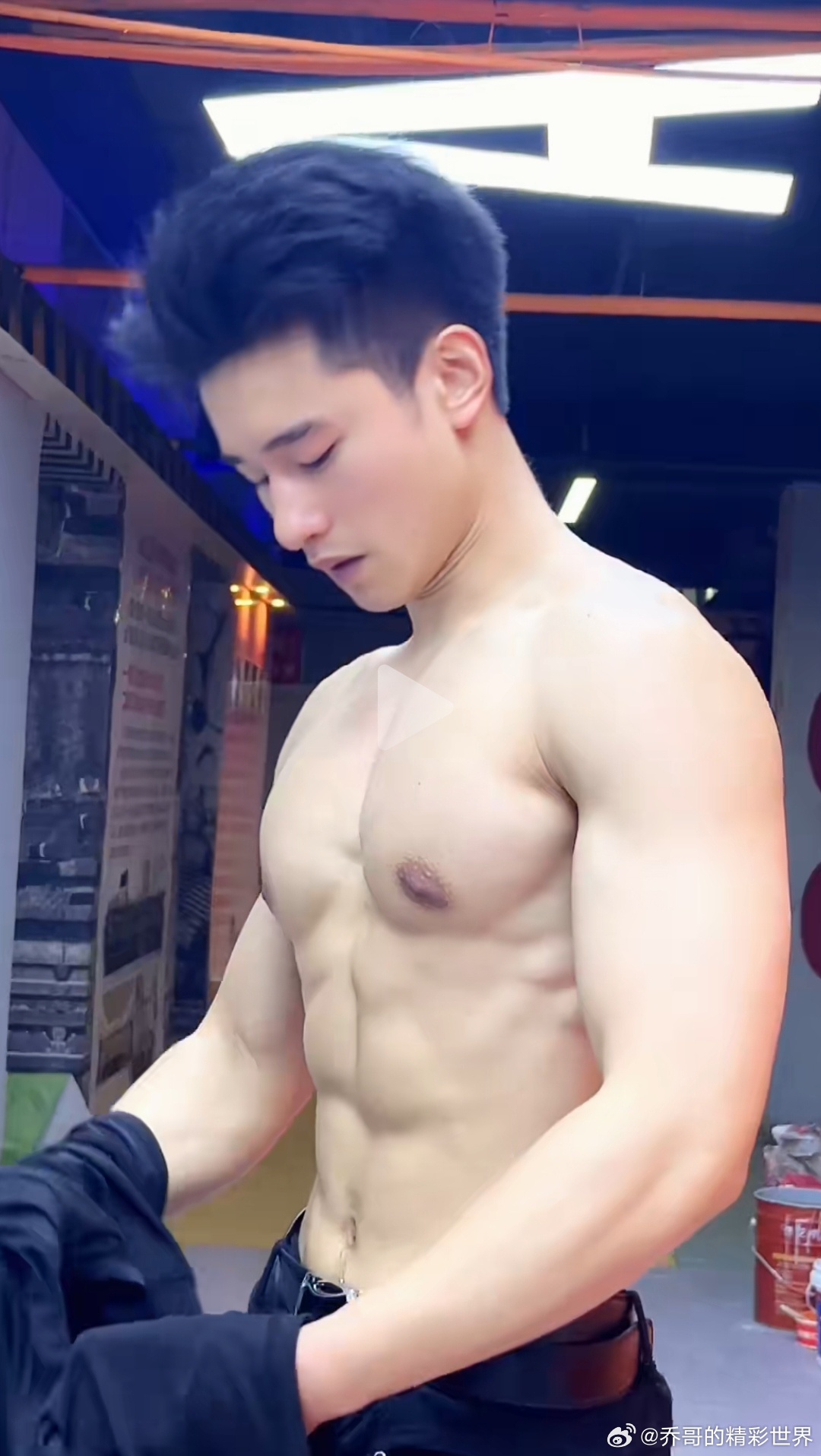 塑造完美胸肌，展現(xiàn)帥哥魅力，塑造魅力胸肌，展現(xiàn)型男風(fēng)采