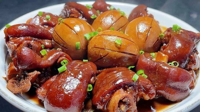 家常紅燒豬蹄，美味與健康并重，讓你回味無窮，家常紅燒豬蹄，美味與健康并重，回味無窮的美食佳肴