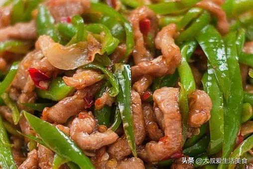 香辣肉絲的家常做法，簡單又美味，家常香辣肉絲制作，簡單步驟，美味呈現(xiàn)！