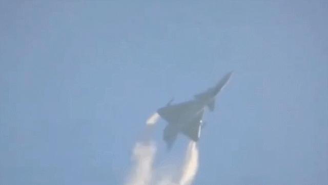 殲-10B落葉飄機動視頻，探索中國空軍頂尖機動技術的魅力，中國空軍頂尖機動技術展示，殲-10B落葉飄機動視頻揭秘其魅力